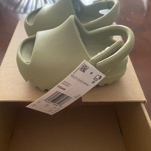 Infant yeezy slides